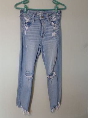 American Eagle Outfitters Light Wash Distressed High Rise  Crop Jeggings Size 6